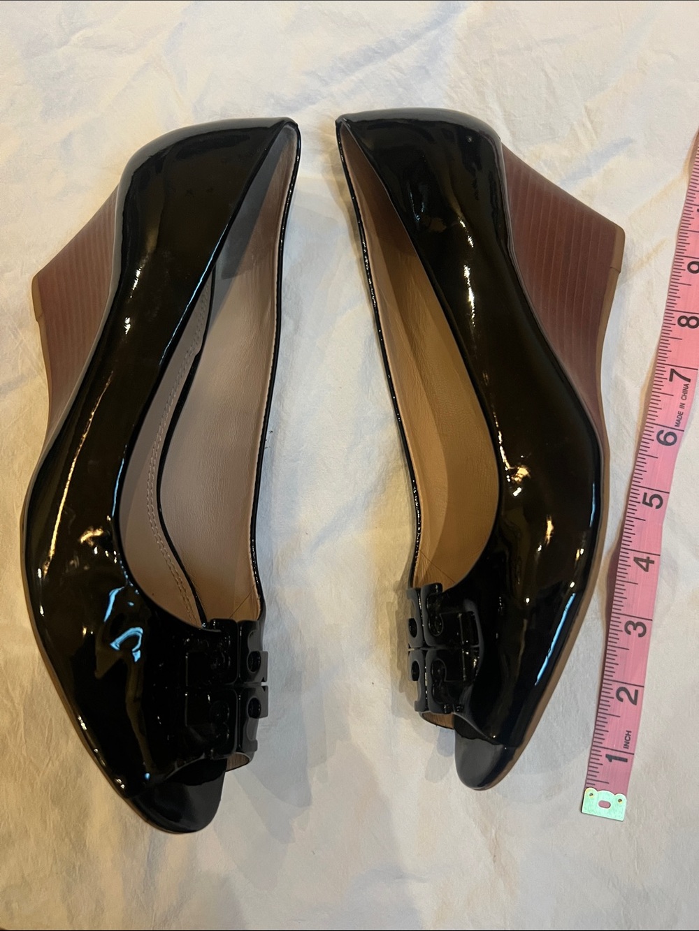 Tory Burch Black Patent Leather Wedge Flats with Logo peep toe 9M - Picture 6 of 10